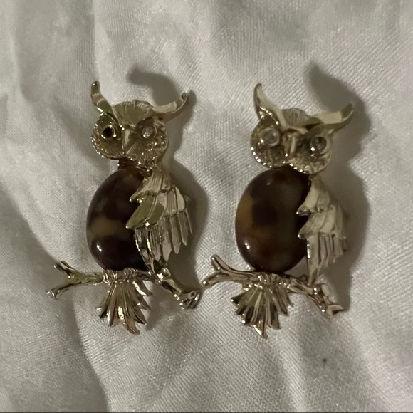 Vintage 1960’s GERRY'S Gold Tone Jelly Belly Brown Marbled Cabochon Owl Pin - Picture 8 of 8